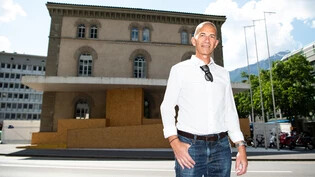 Kantonsbaumeister Markus Dünner zeigt die Bauarbeiten im Innern des Grossratsgebäudes. VIDEO MARCO HARTMANN