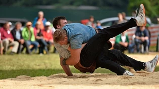 Die Entscheidung: Roger Rychen legt Damian Ott zum Siegesresultat auf den Rücken.