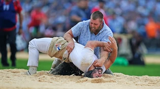 Mit dem Glauben an die eigenen Stärken: Roger Rychen hat am Eidgenössischen nicht nur Glanzlichter, aber er gibt nicht auf und kämpft sich am zweiten Tag mit drei Siegen in die Kranz-Ränge.