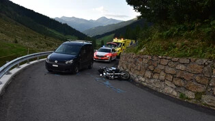 Bei der Kollision in Davos Clavadel zog sich der Motorradfahrer Schulterverletzungen und Prellungen zu. 