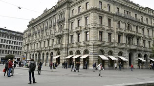 Die Aktien der beiden Schweizr Grossbanken kosten keine 10 Franken mehr: der Paradeplatz mit dem Hauptsitz der Credit Suisse im Bild (Archivbild).