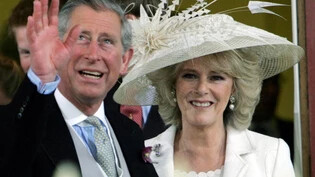 Endlich offiziell ein Paar: Charles und Camilla nach der zivilen Trauung am 9. April 2005 in Windsor. (Archivbild)