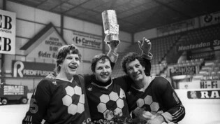 Die Paradelinie des EHC Arosa beim Meistertitel 1980 (von links): Markus "Blitz" Lindemann, Guido Lindemann und Barry Jenkins