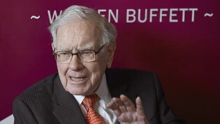 Der Star-Investor Warren Buffett kommt laut "Forbes" auf ein Vermögen von über 100 Milliarden Dollar. (Archivbild)