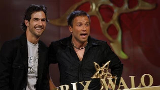 Jonny Fischer (Rechts) vom Cabaret-Duo Divertimento mit seinem Bühnenpartner Manuel Burkart bei der Prix-Walo-Gala 2007. (Archivbild)