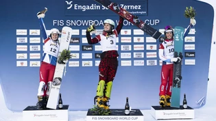 Das Dutzend ist voll: In Scuol steht Ladina Jenny (rechts) zum zwölften Mal auf einem Weltcuppodest, links von ihr Siegerin Sabine Schöffmann und die Zweitplatzierte Julie Zogg.