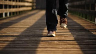 Gemäss einer Studie wirken sich Spaziergänge positiv auf unsere Kreativität aus.