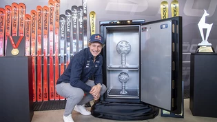 Marco Odermatt und seine Trophäen-Sammlung aus diesem Ski-Winter