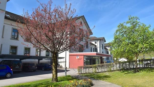 Nicht nur eitel Sonnenschein: Das geplante Asylzentrum anstelle des leerstehenden Pflegezentrums stösst teils auf Widerstand. 