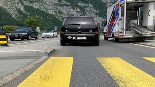 Unfall in Glarus: Auf der Höhe Iseliguet erfasste ein Auto eine Schülerin auf dem Fussgängerstreifen.