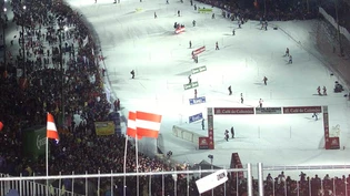 Ski-Rennen unter Flutlicht wie hier in Schladming sollen wegen der Energiekrise ihren Stromverbrauch einschränken. (Archivbild)