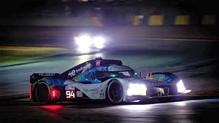 Tag und Nacht unterwegs: So hat sich der Hypercar 9X8 von Peugeot am 24-Stunden-Rennen von Le Mans vor den Zuschauerinnen und Zuschauern präsentiert.