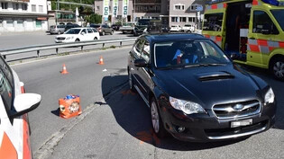 Schwer verletzt in Küblis: Eine 89-jährige Frau wurde von einem rückwärtsfahrenden Auto erfasst. Die Polizei sucht Zeugen.