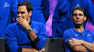 Eines der Sportfotos des letzten Jahres: Roger Federer und Rafael Nadal weinend nach dem letzten Profispiel Federers am Laver Cup in London
