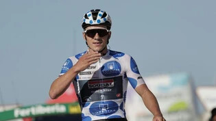 Remco Evenepoel bejubelt seinen dritten Etappensieg an dieser Vuelta