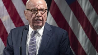 ARCHIV - Der mächtige Medienunternehmer Rupert Murdoch tritt als Chef der US-amerikanischen Fox-Gruppe und des Verlags News Corp. zurück. Der 92-Jährige wolle die Leitung an seinen Sohn Lachlan übergeben, kündigte er laut dem TV-Sender Fox News am…