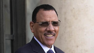 Der vom Militär gestürzte Präsident des Nigers, Mohamed Bazoum, zieht gegen die Putschisten vor Gericht. (Archivbild)
