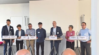 Diskutieren nicht nur über den Kanton Linth: (v.l) Die Nationalratskandidatinnen und Kandidaten Andreas Bisig (GLP), Brigitte Bailer (FDP), Kurt Kälin (SVP), Robin Fretz (SP), Moderator Andri Rostetter, Rahel Würmli (Grüne) und Ivo Reichenbach (Mitte).
