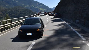 Unfall bei La Prese: Bei einem Überholmanöver kam es zwischen Poschiavo und Campognolo zu einer Kollision zwischen zwei Autos. Drei Personen wurden leicht verletzt.