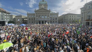 Zehntausende füllten den Bundesplatz in Bern.