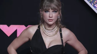 Der Hype um Taylor Swift hält an: eine Woche vor dem Kinostart des Konzertfilm über Swifts laufende Welttournee "The Eras Tour" kamen im Vorverkauf schon über 100 Millionen Dollar zusammen. Dies gab AMC, die weltgrösste Kinokette, am Donnerstag (Ortszeit…