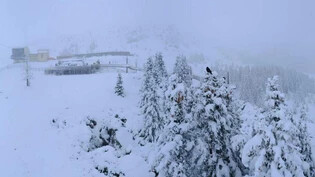 Wintereinbruch in den Bergen: Das tiefverschneite Bärenland in Arosa auf rund 2000 Metern über Meer.