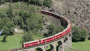 Auch auf dem berühmten Kreisviadukt der Berninalinie bei Brusio im Puschlav fahren eine Woche lang keine Züge.