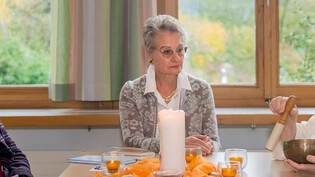 Bekommt Unterstützung: Trauercafé-Besucherin Christa Kaestner trauert gemeinsam mit anderen.