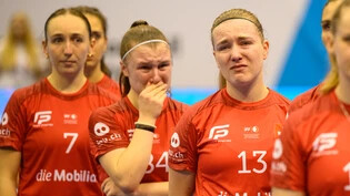Bittere Enttäuschung: Die drei WM-Debütantinnen Laila Ediz, Anja Wyss und Chiara Bertini (von links) können die Tränen kaum zurückhalten. 