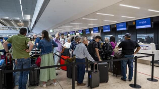 6500 Passagiere waren von der Flughafensperrung am Mittwochabend am Flughafen Genf betroffen. (Archivbild)