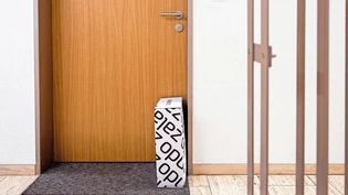 Wenn der Postmann vergeblich klingelt: Die Zahl der Paketdiebstähle in der Schweiz hat sich gemäss dem Versicherer Axa seit 2019 verdreifacht. 