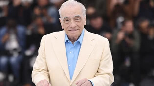ARCHIV - Martin Scorsese, Regisseur aus den USA, steht während eines Fototermins für den Film «Killers of the Flower Moon» auf dem 76. Internationalen Filmfestival in Cannes. Der US-amerikanische Regisseur Martin Scorsese wird mit dem Goldenen Ehrenbären…