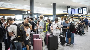 Corona ist vergessen: Rund 90'000 Passagiere, mehr als vor der Pandemie, sind am Freitag vom Flughafen Zürich-Kloten abgeflogen. (Archivbild)