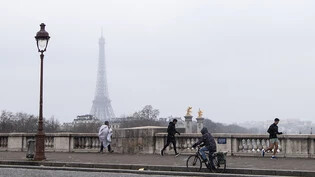 Die Welle extremer Kälte, die in weiten Teilen Europas zu spüren ist, erreichte die französische Hauptstadt, wo es einige Schneefälle und Temperaturen unter Null Grad gab. Während der aktuellen Kältewelle sind in Frankreich zwei Obdachlose gestorben…