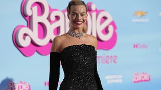 ARCHIV - Margot Robbie kommt bei der Premiere von "Barbie" im Shrine Auditorium in Los Angeles an. Foto: Chris Pizzello/Invision/dpa