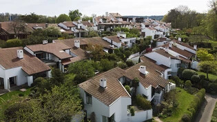 Die Preise für Wohneigentum sind in der Schweiz im vergangenen Jahr weiter gestiegen. Sowohl Einfamilienhäuser wie auch Eigentumswohnungen sind teurer geworden.(Symbolbild)