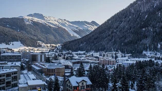 Die Weigerung eines Bergrestaurants in Davos, Schneesportgeräte an jüdische Gäste zu vermieten, hat eine Anzeige und polizeiliche Ermittlungen ausgelöst. (Archivbild)