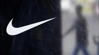 Bekannter Haken: Nike will in den kommenden Jahren rund zwei Milliarden Dollar einsparen. (Archivbild)