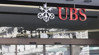 Die Schweizerische Wettbewerbskommission (Weko) sprach sich für eine vertiefte Untersuchung der Marktmacht der UBS nach der CS-Übernahme aus. (Archivbild)