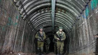 ARCHIV - Israelische Soldaten durchsuchen einen Tunnel, der nach Angaben des Militärs von militanten Hamas-Kämpfern für den Angriff auf den Grenzübergang Erez im nördlichen Gazastreifen genutzt wurde. Foto: Ariel Schalit/AP/dpa