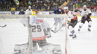 Das letztlich entscheidende Goal: HCD-Goalgetter Filip Zadina (hinten mitte) bezwingt Servettes Goalie Robert Mayer zum 3:1