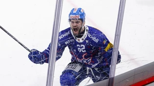 Harrison Schreiber schiesst gegen die Lakers zwei wichtige Goals für Kloten