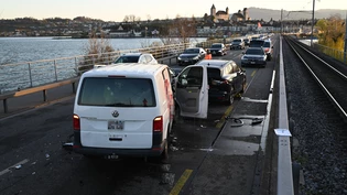 Getrübte Morgenstimmung: Auf dem Seedamm kommt es zu einer Auffahrkollision.
