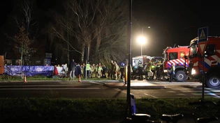 Rettungskräfte versorgen die Opfer eines schweren Unfalls in Nunspeet. In den Niederlanden ist ein Auto in eine Menschenmenge gefahren. Foto: ANP PRESS BUREAU DE BREIJ/ANP/dpa