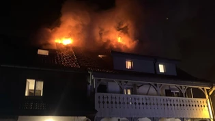 Die Feuerwehr rückte mit einem Grossaufgebot aus. Die Feuerwehr rückte mit einem Grossaufgebot aus.