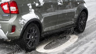 Der Wintereinbruch übers Wochenende hat schweizweit zu zahlreichen Verkehrsunfällen geführt.