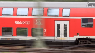 ARCHIV - Eine Bahn der DB Regio. Foto: Sebastian Gollnow/dpa/Archivbild