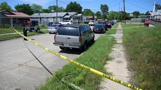Die Polizei hat mit einem Absperrband den Tatort in Shreveport gesichert. Foto: Jill Pickett/The Times-Picayune/The New Orleans Advocate/AP/dpa - ACHTUNG: Nur zur redaktionellen Verwendung und nur mit vollständiger Nennung des vorstehenden Credits