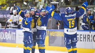 Adam Tambellini (rechts) schiesst den HC Davos im Playoff-Final zum ersten Heimsieg