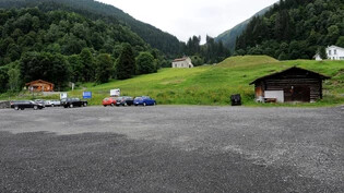 Grosses Bauvorhaben: Auf diesem Parkplatz der Madrisabahn in Klosters Dorf ist das Resort «Ober Ganda» mit Hotel, bewirtschafteten Ferienhäusern samt Parkhaus geplant.